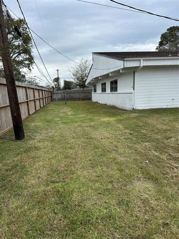 5005 Tamarach Drive, Baytown, TX 77521