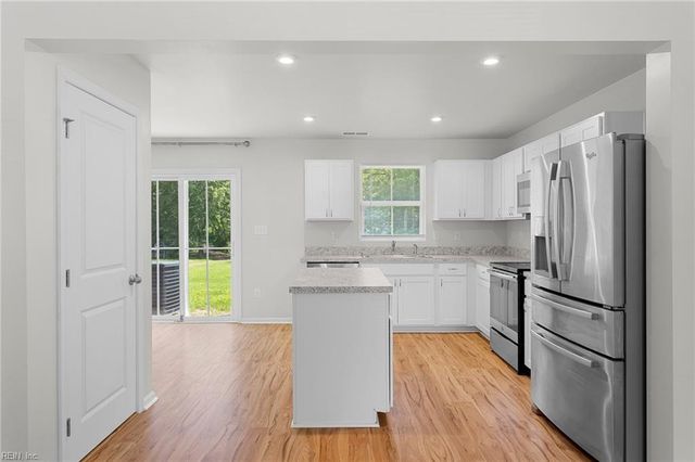 503 Lakeview CV, Smithfield, VA 23430