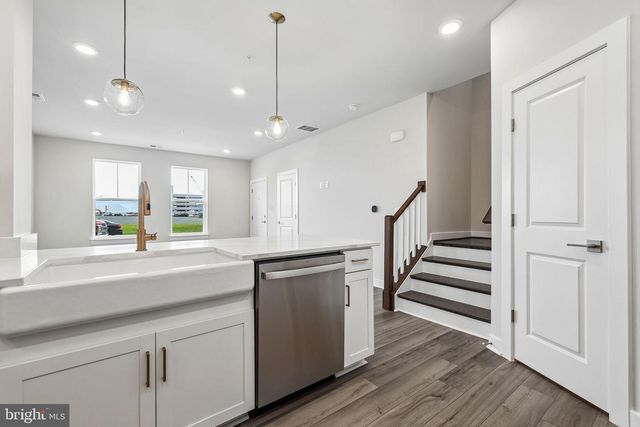 20167 NORTHPARK DR, Ashburn, VA 20147