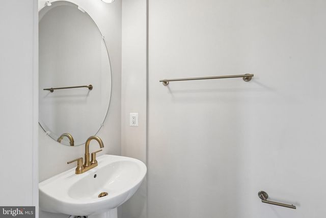 20167 NORTHPARK DR, Ashburn, VA 20147