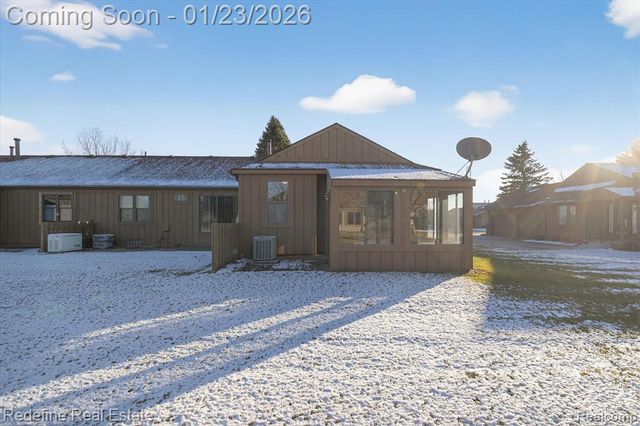 12355 Nantucket Drive, South Lyon, MI 48178