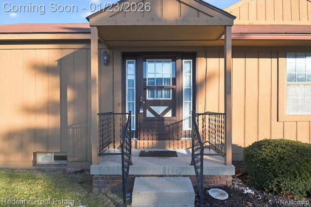 12355 Nantucket Drive, South Lyon, MI 48178