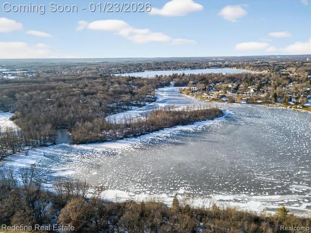 12355 Nantucket Drive, South Lyon, MI 48178