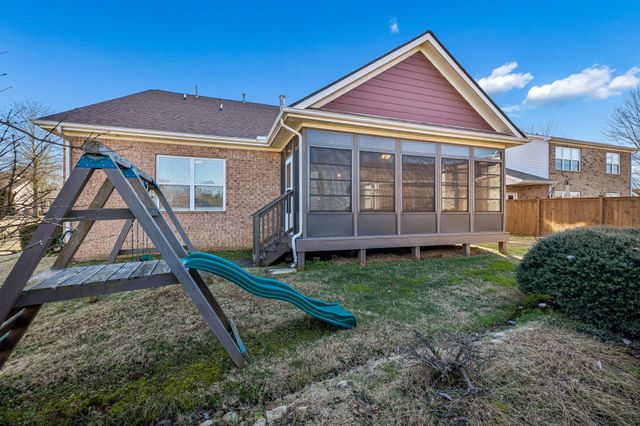 1529 Goldfinch Cir, Hermitage, TN 37076