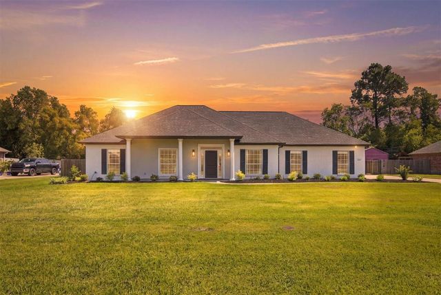 504 Colonial Drive, Lake Charles, LA 70611