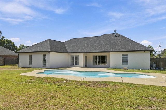 504 Colonial Drive, Lake Charles, LA 70611