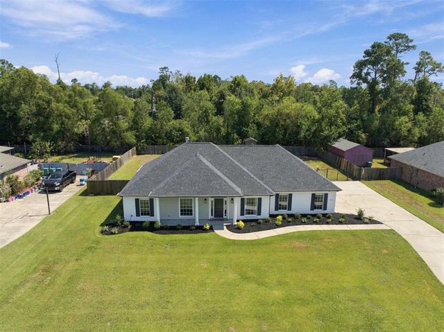 504 Colonial Drive, Lake Charles, LA 70611