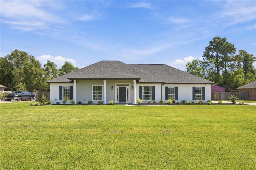 504 Colonial Drive, Lake Charles, LA 70611