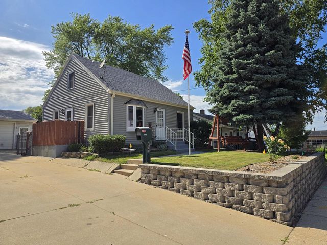 940 Harding AVENUE, Waukesha, WI 53186