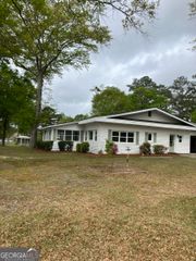 854 CLEARWATER Road, Sharpsburg, GA 30277