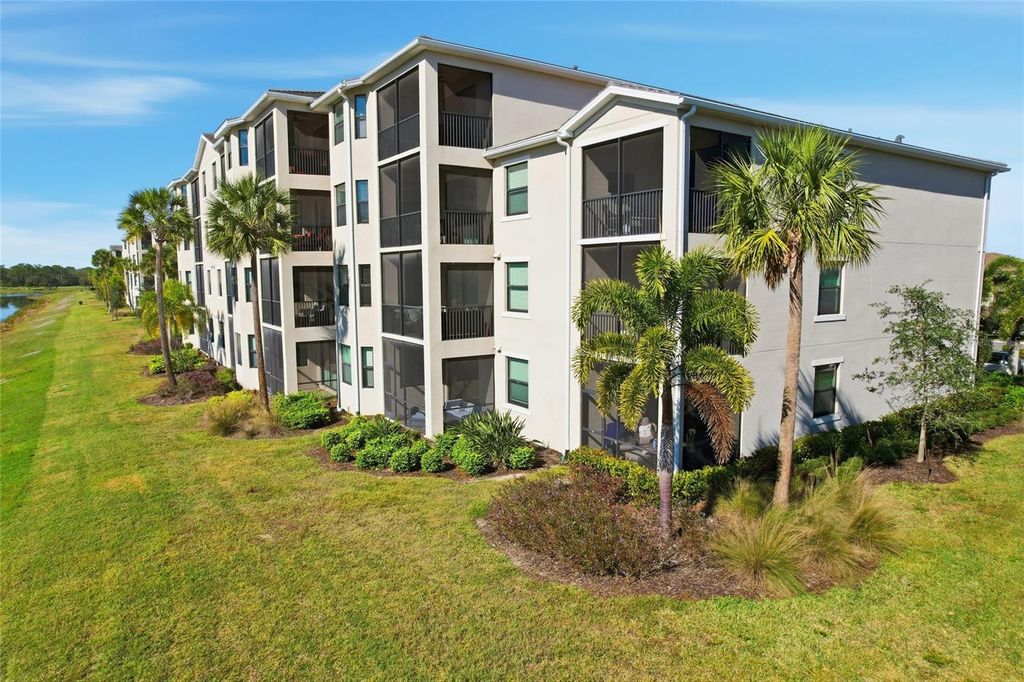 Image 7 of property listing at 18028 GAWTHROP DRIVE 202, Bradenton, FL 34211