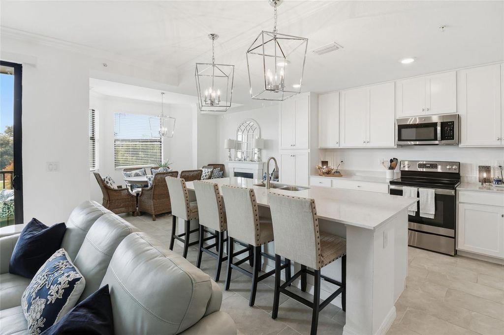 Image 9 of property listing at 18028 GAWTHROP DRIVE 202, Bradenton, FL 34211