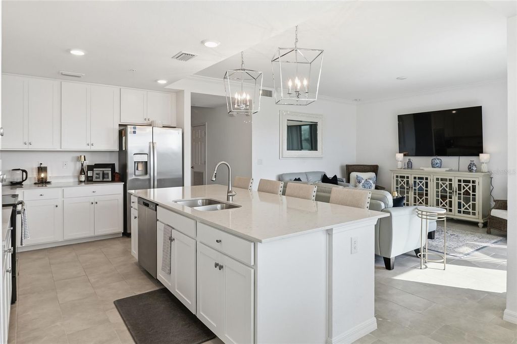 Image 10 of property listing at 18028 GAWTHROP DRIVE 202, Bradenton, FL 34211