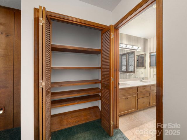 274 Whetstone Gap Road, Lake Toxaway, NC 28747