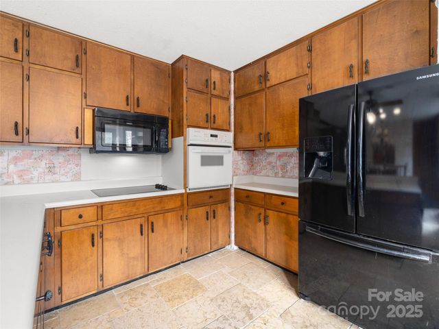 274 Whetstone Gap Road, Lake Toxaway, NC 28747