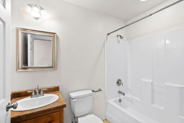 1368 Bluejay Circle, Farmington, NM 87401
