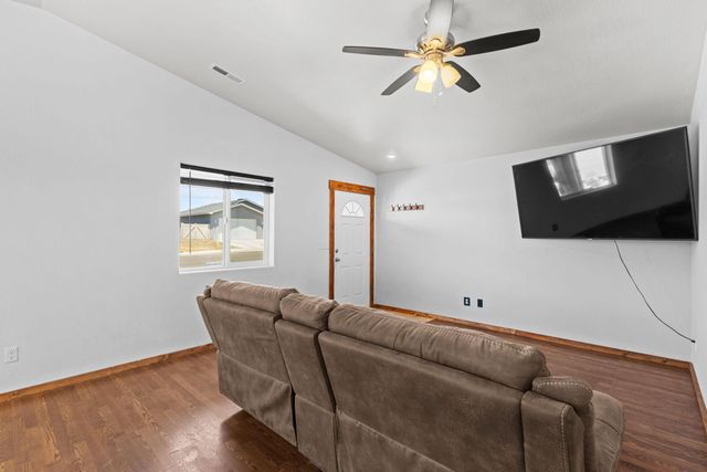 1368 Bluejay Circle, Farmington, NM 87401