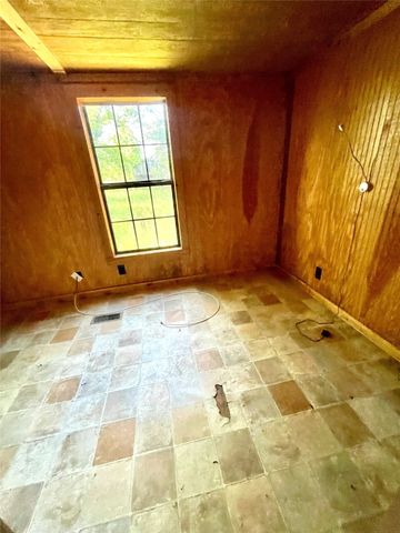 1941 County Road 223, Collinsville, TX 76233