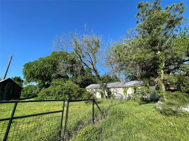 1941 County Road 223, Collinsville, TX 76233