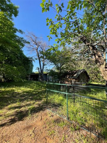 1941 County Road 223, Collinsville, TX 76233