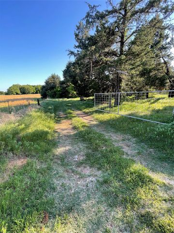 1941 County Road 223, Collinsville, TX 76233