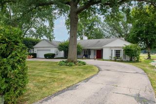 452 Chalfonte Avenue, Grosse Pointe Farms, MI 48236
