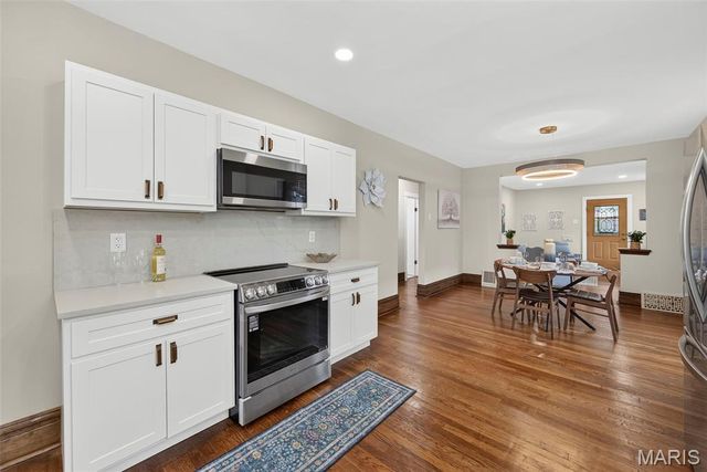 5728 Holly Hills Avenue, St Louis, MO 63109