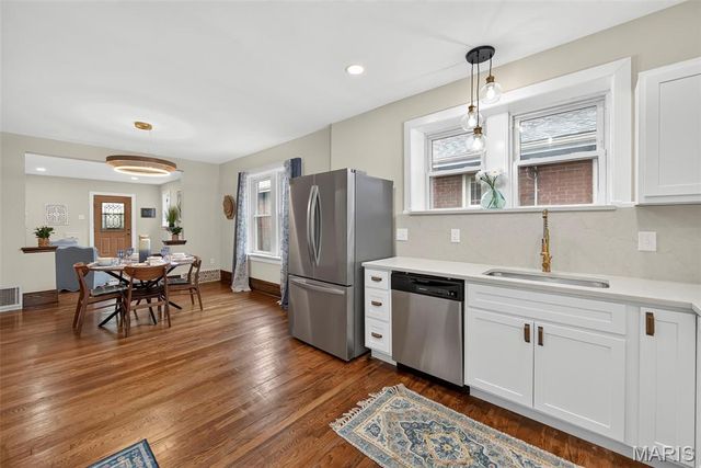 5728 Holly Hills Avenue, St Louis, MO 63109