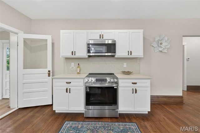 5728 Holly Hills Avenue, St Louis, MO 63109