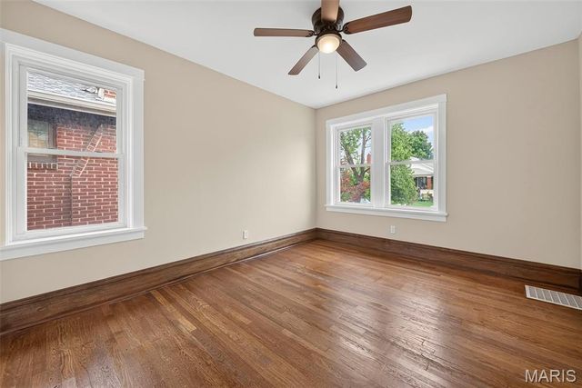 5728 Holly Hills Avenue, St Louis, MO 63109