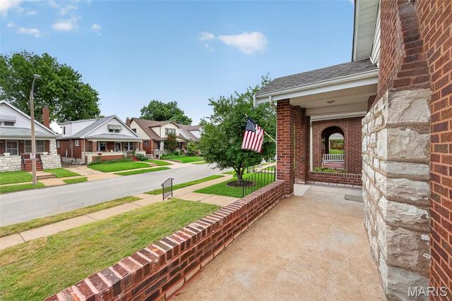5728 Holly Hills Avenue, St Louis, MO 63109
