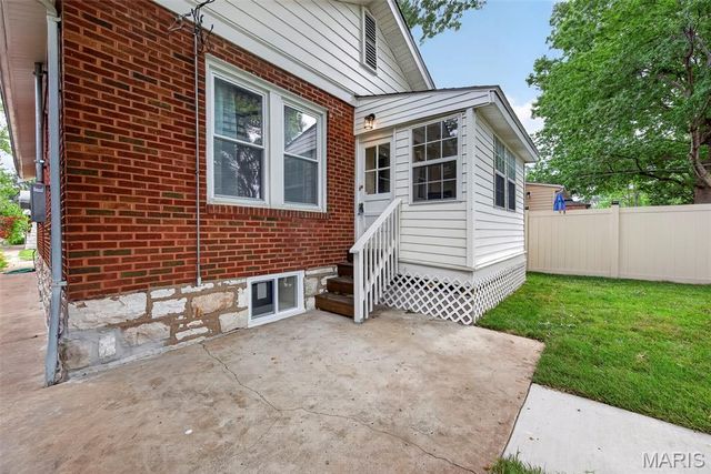 5728 Holly Hills Avenue, St Louis, MO 63109