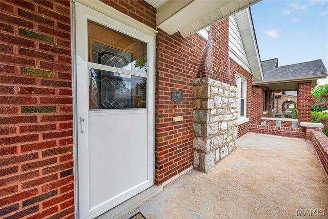 5728 Holly Hills Avenue, St Louis, MO 63109