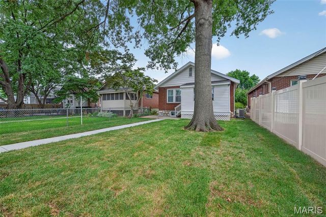 5728 Holly Hills Avenue, St Louis, MO 63109
