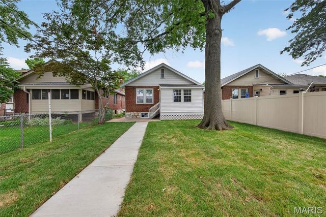 5728 Holly Hills Avenue, St Louis, MO 63109