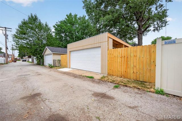 5728 Holly Hills Avenue, St Louis, MO 63109