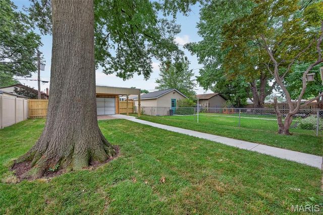 5728 Holly Hills Avenue, St Louis, MO 63109