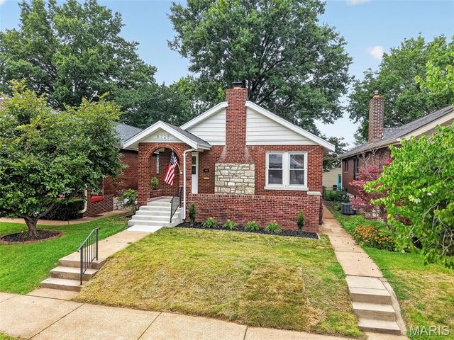 5728 Holly Hills Avenue, St Louis, MO 63109
