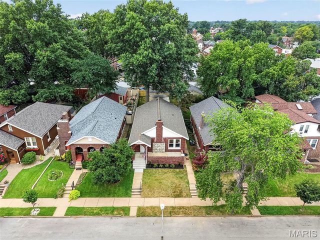 5728 Holly Hills Avenue, St Louis, MO 63109
