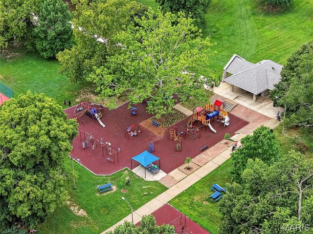 5728 Holly Hills Avenue, St Louis, MO 63109