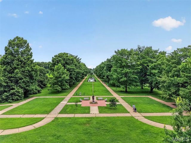 5728 Holly Hills Avenue, St Louis, MO 63109
