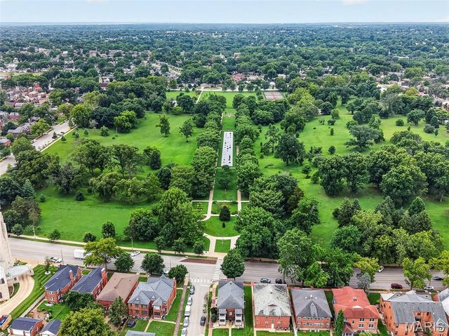 5728 Holly Hills Avenue, St Louis, MO 63109