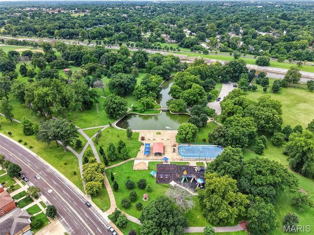 5728 Holly Hills Avenue, St Louis, MO 63109