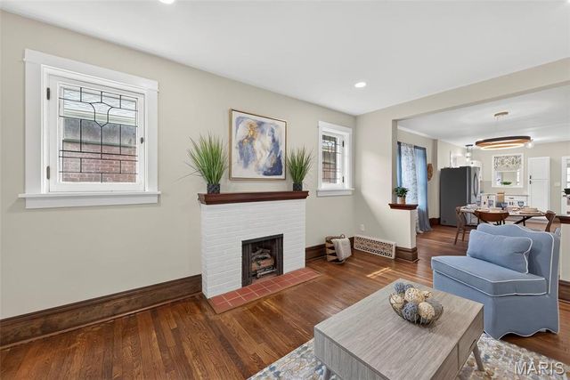 5728 Holly Hills Avenue, St Louis, MO 63109