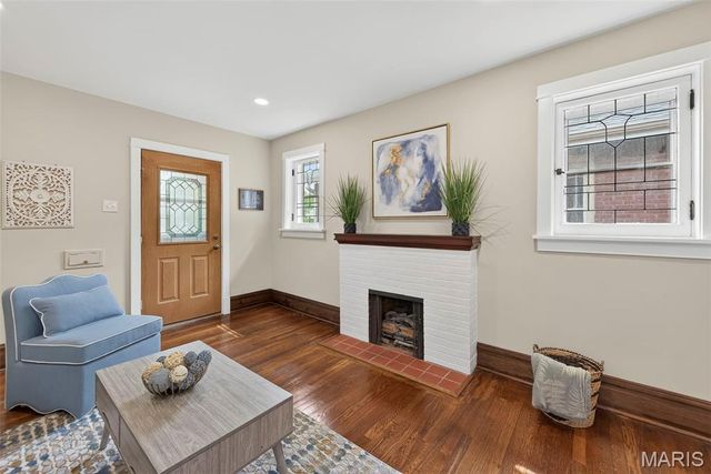 5728 Holly Hills Avenue, St Louis, MO 63109