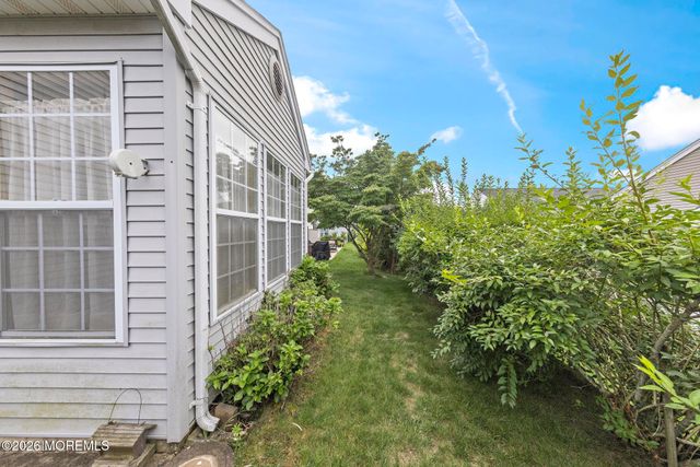 88 Robin Lane, Barnegat, NJ 08005