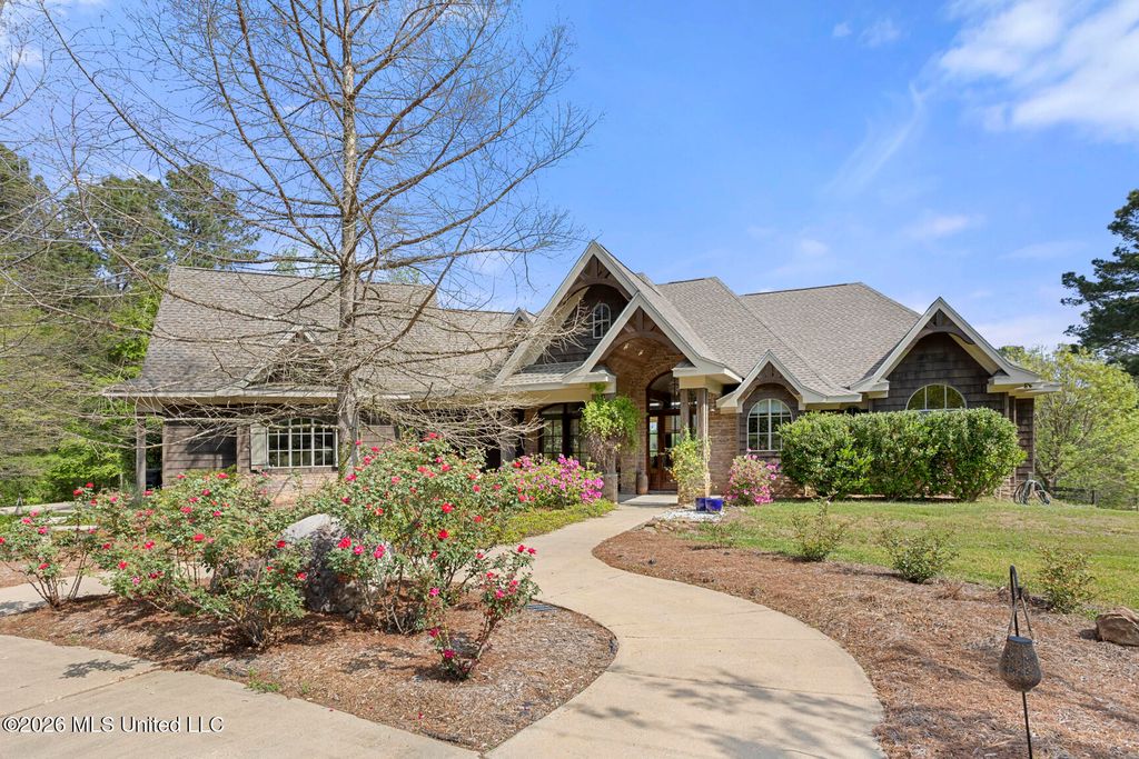 626 Cedar Hill Road, Flora, MS 39071