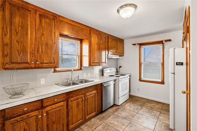 720 Mcintyre Ave, Taft, TX 78390