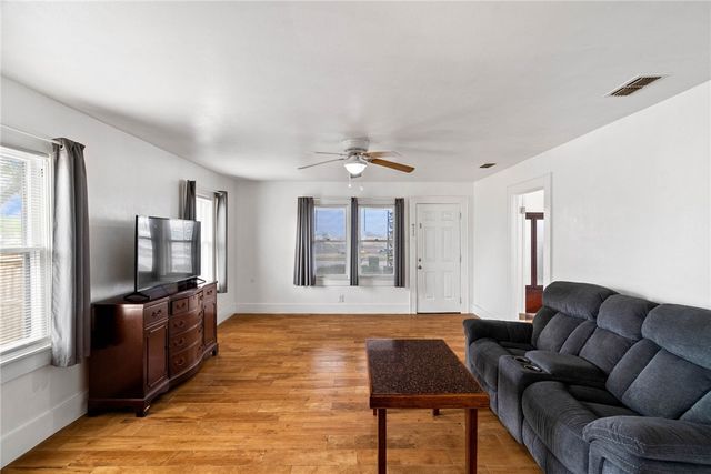 720 Mcintyre Ave, Taft, TX 78390