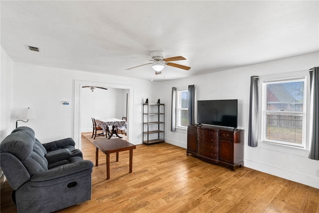 720 Mcintyre Ave, Taft, TX 78390